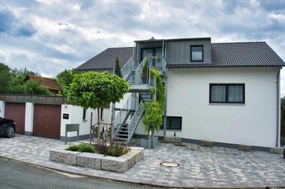 Großzügige 5 Zimmer Wohnung mit Terrasse und Garten