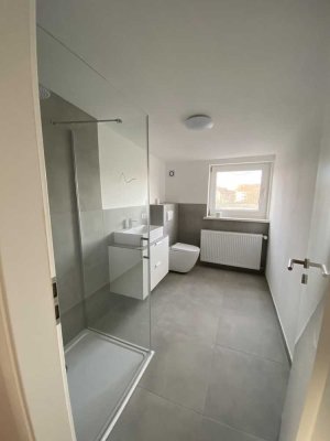 Wohnung mit Balkon, WG geeignet, saniert, 4-Zimmer, Maisonette, Nähe Bahnhof