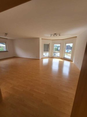 Schöne und helle Wohnung 3 ZKB inkl. Einbauküche und 2 Balkonen - 3-Parteienhaus -
