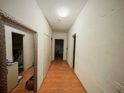 Gut aufgeteilte 2,5-Raum-Wohnung mit Balkon und Einbauküche