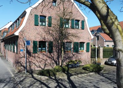 Haus im Haus:Individuelles Wohnen mit Stil,Privatsphäre,100 qm Terrasse &Platz für die ganze Familie