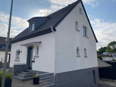 Kernsanierte 1,5-Zimmer-Maisonette-Wohnung mit gehobener Innenausstattung in Bergisch Gladbach
