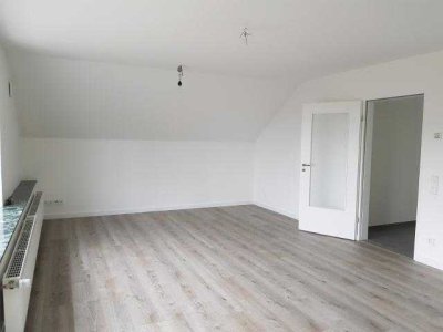 Wunderschöne 3-Zimmer-DG-Wohnung mit Balkon in Lippe (Kreis)