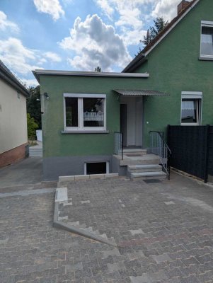Erstbezug nach Sanierung: Gemütliche 3-Zimmer-Doppelhaushälfte mit EBK