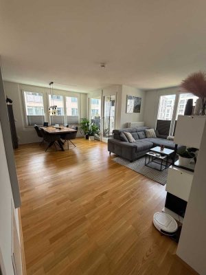 NEUBAU: 2 Zimmer verteilt auf 60 m² Wohnen + Balkon und Lift + Dachterrasse, inkl. großer TG-Stellpl