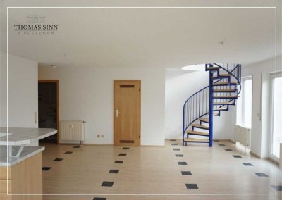 GROßZÜGIGE 3,5-ZIMMER-DG-MAISONETTE-WOHNUNG MIT BALKON UND TIEFGARAGENSTELLPLATZ - SOFORT FREI!