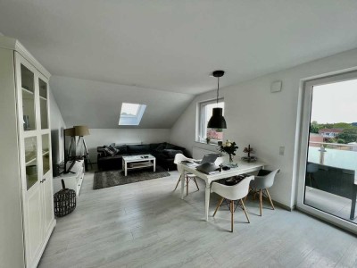 Moderne Dachgeschoss-Wohnung mit Balkon