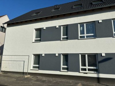 Stilvolle 4-Raum-Wohnung mit luxuriöser Innenausstattung mit EBK in Jügesheim