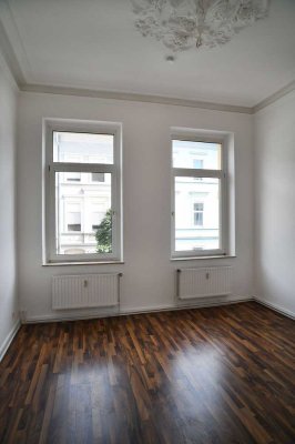 Sehr schöne 3 Zimmer Altbau Wohnung