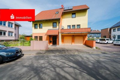 Bad Homburg Ober-Erlenbach: Charmantes freistehendes Einfamilienhaus mit Garten & zwei Garagen