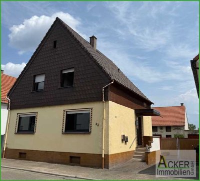 Wohnhaus mit 2 Wohneinheiten, Garten und Nebengebäude