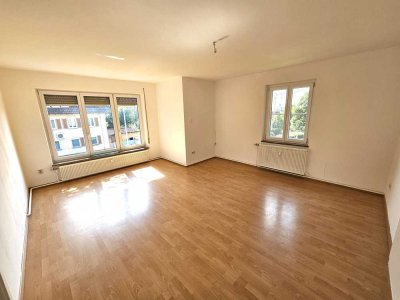 Modernisierte & helle 4-Zimmer-Wohnung mit Balkon in bevorzugter Lage Nähe Gesundheitszentrum