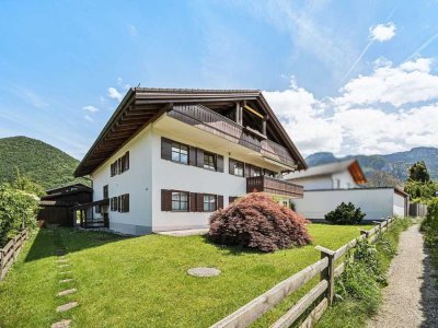 Gemütliche 2-Zimmer-Dachgeschosswohnung mit Charme und Blick in ruhiger Lage von Aschau