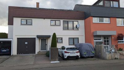Renovierte 2,5 Zimmer-Wohnung mit Balkon und EBK in Kirchheim-Jesingen