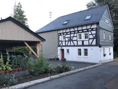 Ökologisch saniertes Fachwerkhaus mit modernem Anbau im Niedrigenergie-Standard