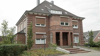 Möblierte Puppenstube in stilvoller Altbauvilla mit Gartennutzung