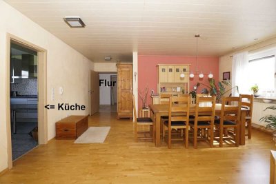 Wohnen und Vermieten: Großzügiges Zweifamilienhaus mit Gartenidylle und viel Komfort