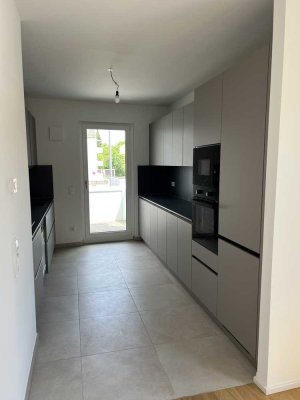 Erstbezug: 4-Zimmer-Wohnung inkl. EBK + TG Stellplatz + Balkon in Augsburg-Hochzoll / Whg. 25