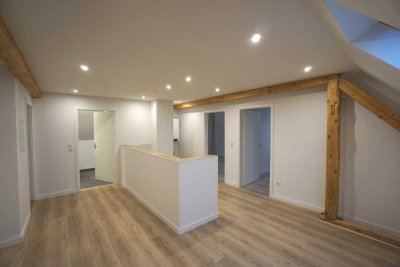 Schmuckstück: Dachgeschosswohnung, 3 Zimmer + Wohnküche