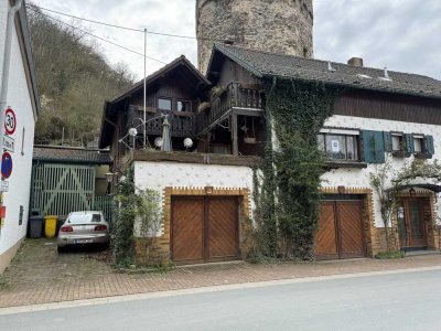 Zweifamilienhaus,  XL-Grundstück, 3 Garagen, Balkone, Terrasse, 2 Küchen, 3 Bäder. Günstige Finanz.