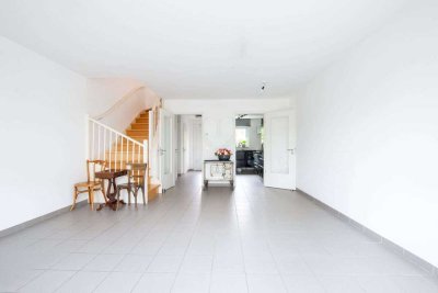 Berliner Schweizer Viertel: Schönes Reihenhaus mit Sauna und Studio-Galerie in beliebter Lage