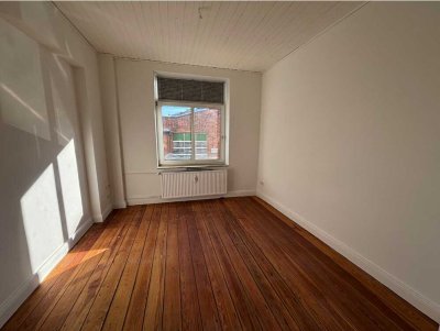 Helle frisch renovierte 2-Zi Wohnung in der Rosenpforte im Hochparterre zu vermieten!