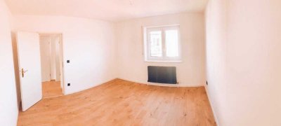 Erstbezug nach Sanierung: 3-Zimmer-EG-Wohnung in Schwandorf