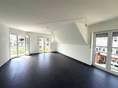 Moderne helle Wohnung mit Balkon in Zentrumsnähe
