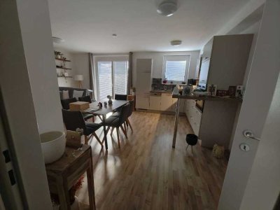 Attraktive und sanierte 2,5-Zimmer-Wohnung mit Balkon und EBK in Saarbrücken