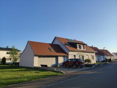 Großzügiges Einfamilienhaus mit Garten, Terrasse, Doppelgarage & Vollunterkellerung