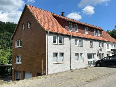 Vollvermietetes Mehrfamilienhaus mit Garagen und Carport