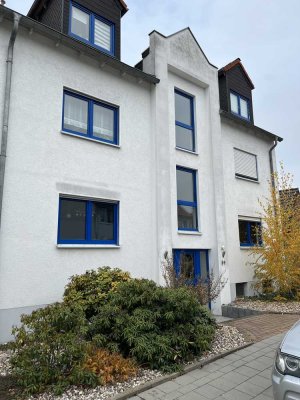 Helle Maisonettewohnung mit Balkon und Blick ins Grüne