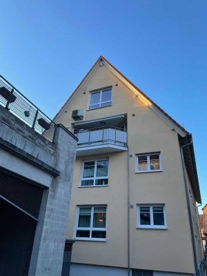 Großzügige 4,5 - Zimmer-Eigentumswohnung mit 2 Bädern, Gäste-WC, Balkon & Top-Ausstattung in ruhiger