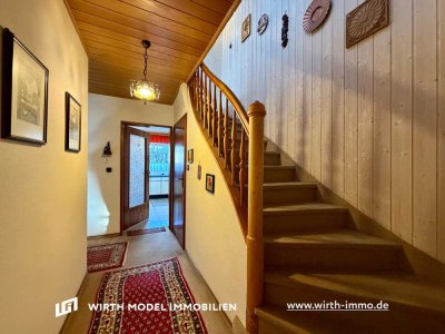 Schöne Doppelhaushälfte mit Garten und zwei Stellplätzen in ruhiger Lage