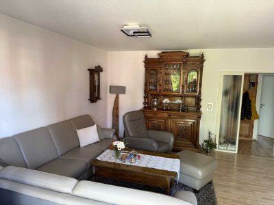 Chice Wohnung mit vier Zimmern im MFH sowie Balkon und EBK in Leer