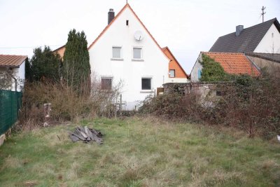 Sanierungsbedürftiges Einfamilienhaus mit großzügigem Garten von privat zu verkaufen