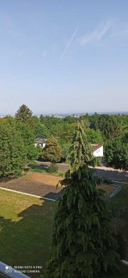 Helle 4 Zimmer Wohnung, 103 m², mit fantastischer Aussicht
