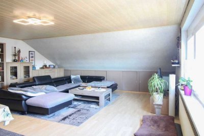 2-Zi.-Dachgeschosswohnung mit Stellplatz in zentraler Lage