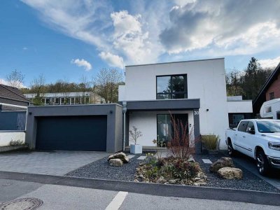 Moderne Eleganz trifft auf familiäre Gemütlichkeit - Ihr neues Zuhause!