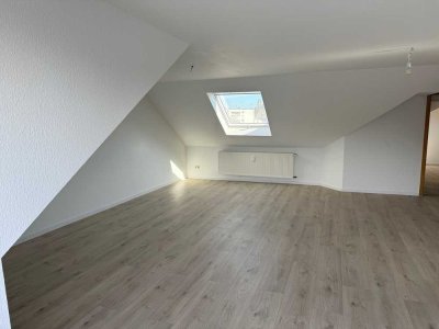 Ansprechende und vollständig renovierte 2,5-Raum-DG-Wohnung in Bottrop
