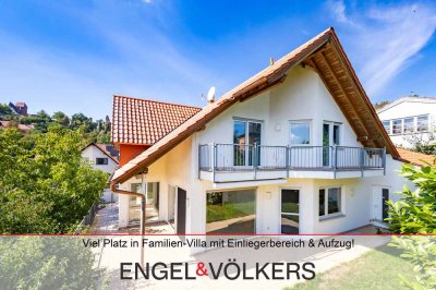 Viel Platz in hochwertiger, barrierefreier Familien-Villa mit Einliegerbereich & Aufzug!