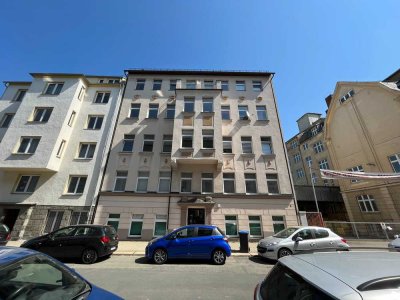 *Schöne, helle 1-Zimmer Wohnung* 3. OG in Plauen
