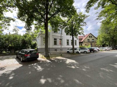 Sofort frei ! 3 Zimmer Dachgeschoß Wohnung in Walllage, mit Garage, Loggia und Einbauküche