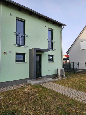 von PRIVAT DHH ! . . Energieklasse A+ ..in ca. 10 Min bei TESLA