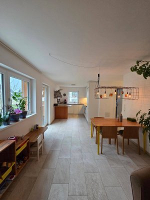 Wohnung mit Garten und Balkon