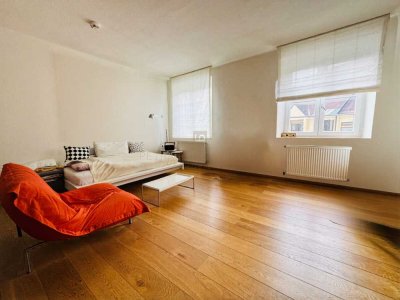 *PROVISIONSFREI* Stilvolle, komplett sanierte 3,5 ZKB, ca. 125 qm,Balkon, BULTHAUPTKÜCHE,IN Altstadt