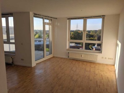Dachgeschosswohnung mit modernem Bad mit Balkon und EBK in Neuss