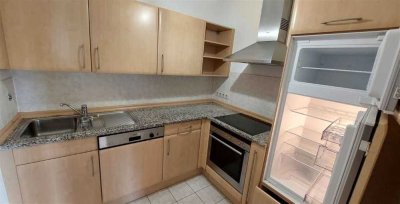 Großzügige und vermietete 2-Zimmer mit Wannenbad, Balkon, Aufzug, Tiefgarage und EBK