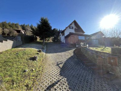 Idyllisches Einfamilienhaus mit großem Grundstück