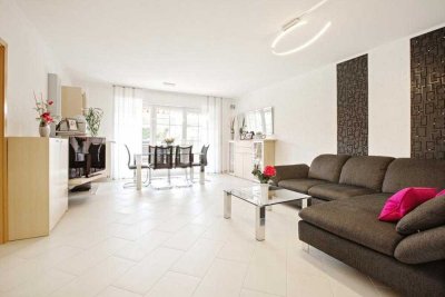 Wohnen wie im eigenen Haus: 3-Zi.-EG mit Traumgarten & 2 Terrassen